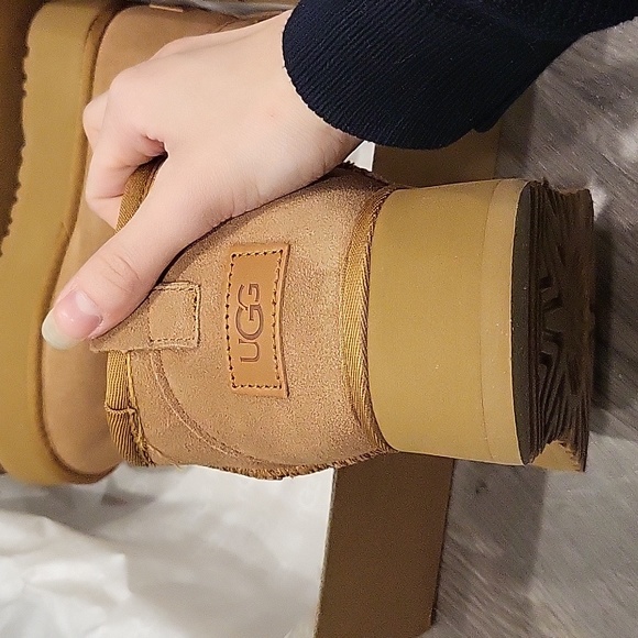 *SOLD* Classic Ultra Mini Ugg - Picture 3 of 5